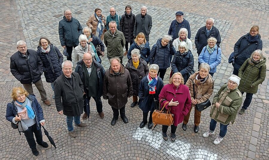 Die Teilnehmer vor dem historischen Rathaus Osnabrück