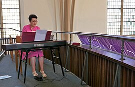 Organistin Swetlana Lauer am E-Piano