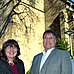 von  links: Pfarrerin Britta Meyhoff, Pfarrer Jürgen Rick, Pfarrerin Claudia Raneberg. Im Hintergrund der Turm der Jakobi-Kirche und blauer Himmel