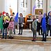 Der Kinderchor  (6-9jährige) singt am Altar der Jakobi-Kirche